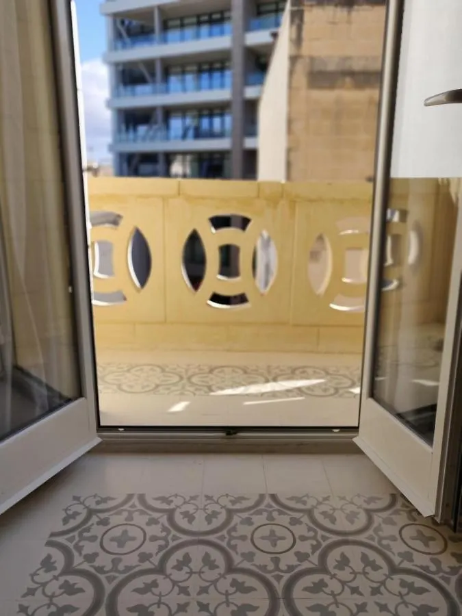 Walter'S B&B Gzira Ostello