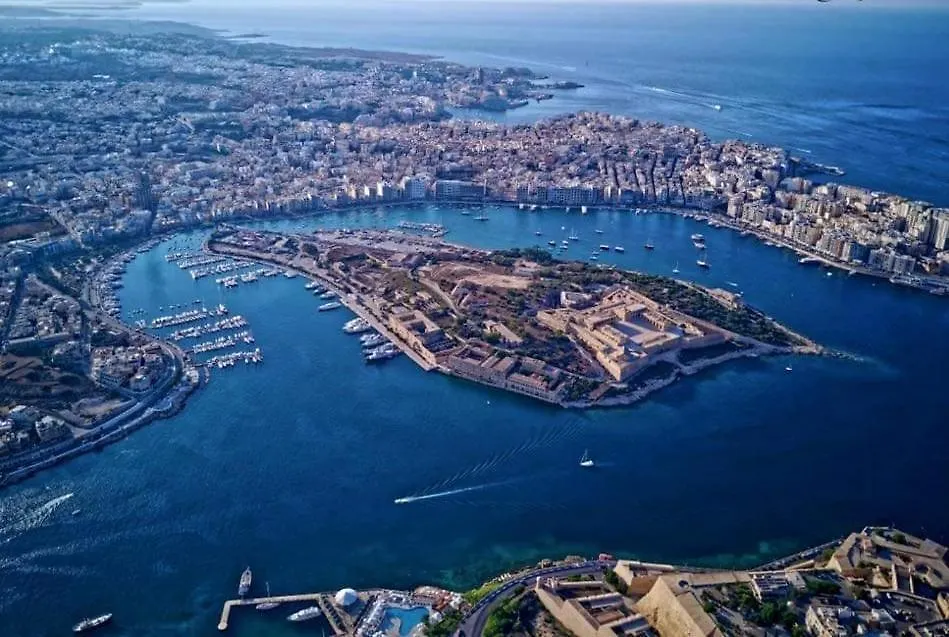 Walter'S B&B Gzira Ostello